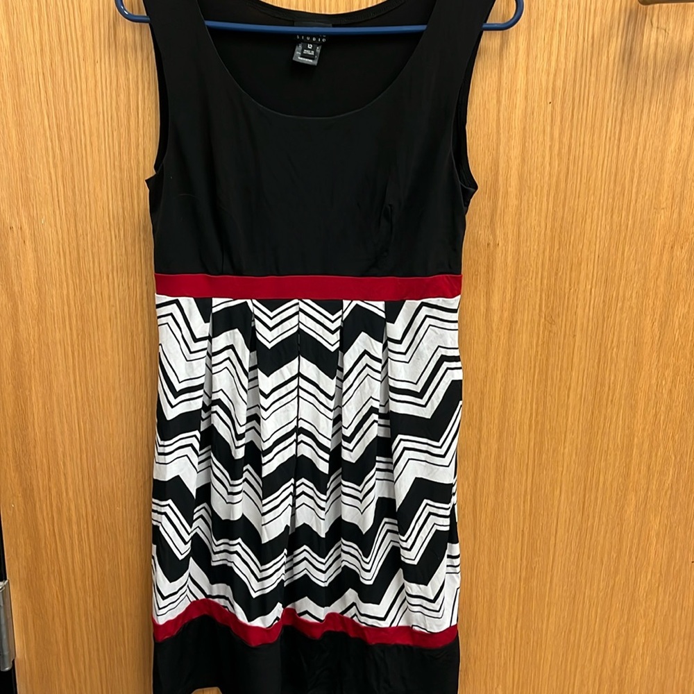 Blue and red sleeveless pattern dress